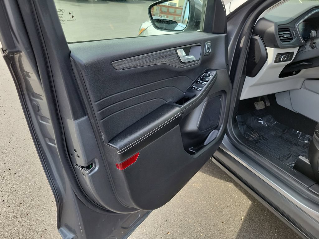 Certified 2023 Ford Escape Platinum AWD/4WD image 6