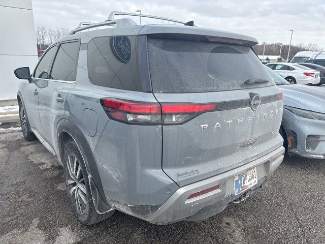 Used 2022 Nissan Pathfinder Platinum image 2