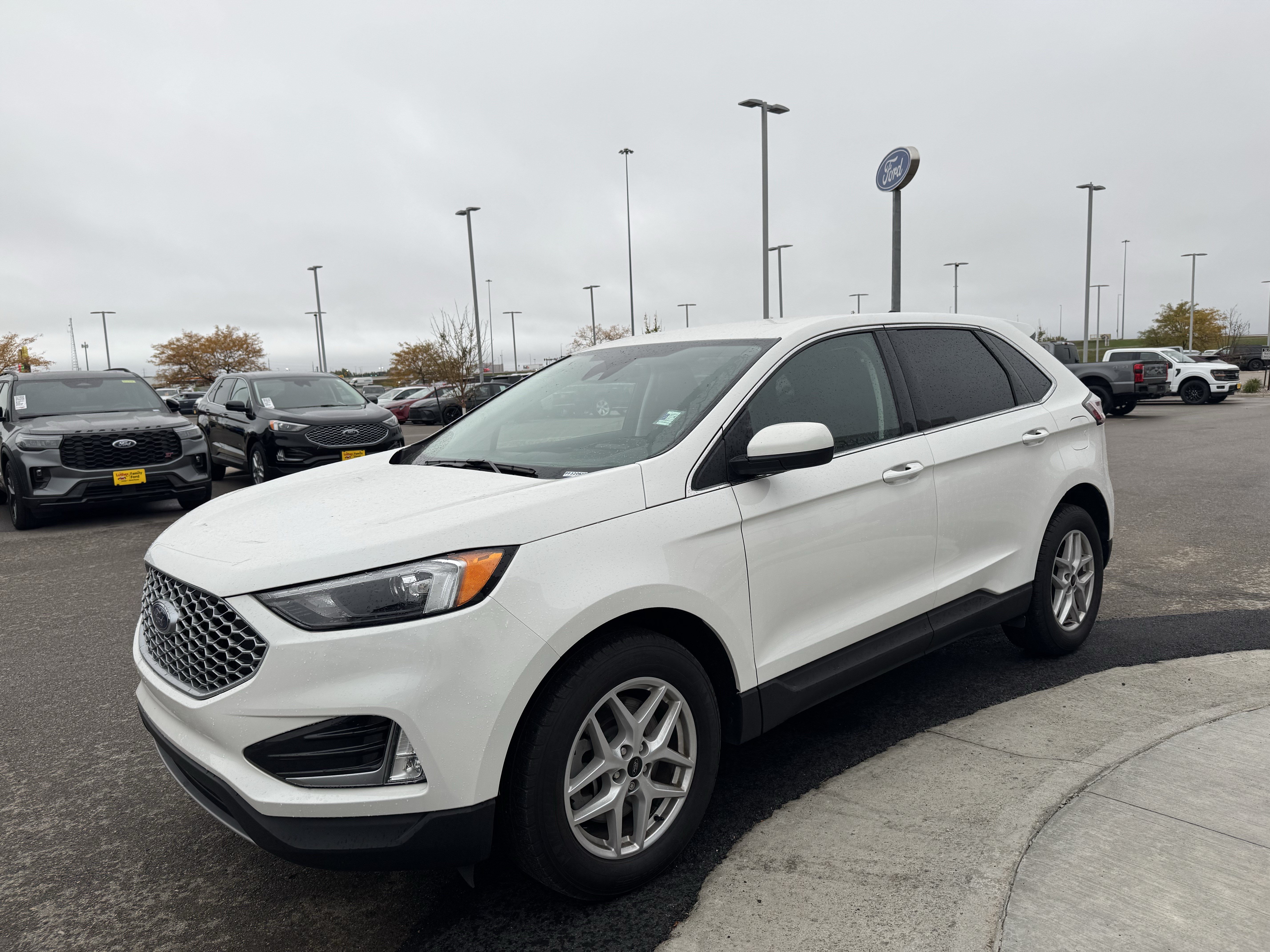 Certified 2024 Ford Edge SEL w/ Convenience Package AWD/4WD image 3