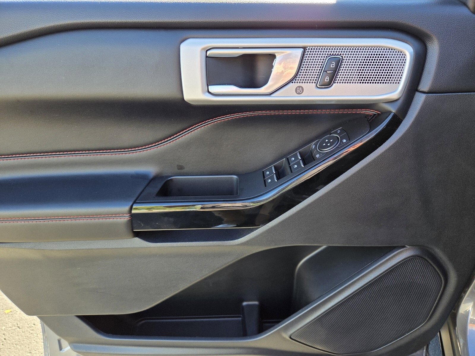 Certified 2022 Ford Explorer ST-Line w/ Class IV Trailer Tow Package image 18