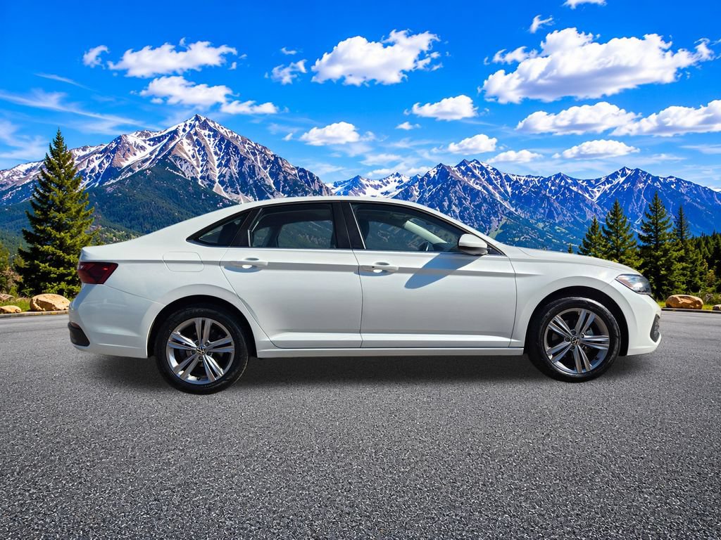 Used 2023 Volkswagen Jetta SE FWD image 2