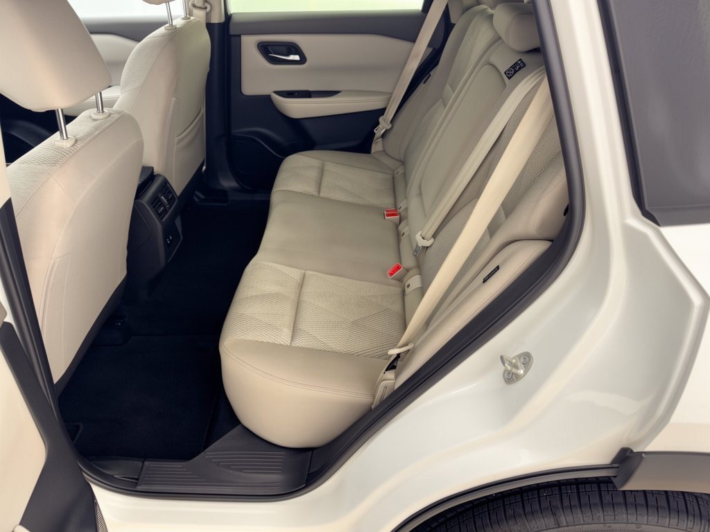 Used 2025 Nissan Rogue SV AWD/4WD image 25