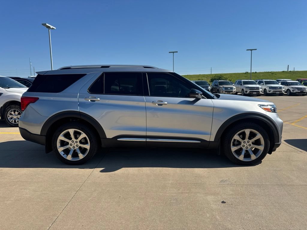 Certified 2020 Ford Explorer Platinum w/ Premium Technology Package AWD/4WD image 4