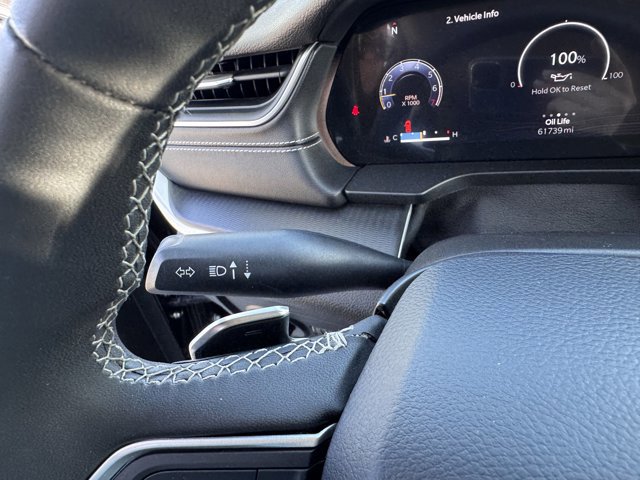 Used 2023 Jeep Grand Cherokee Laredo image 16