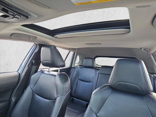 Used 2022 Toyota Corolla Cross XLE w/ Convenience Package FWD image 15