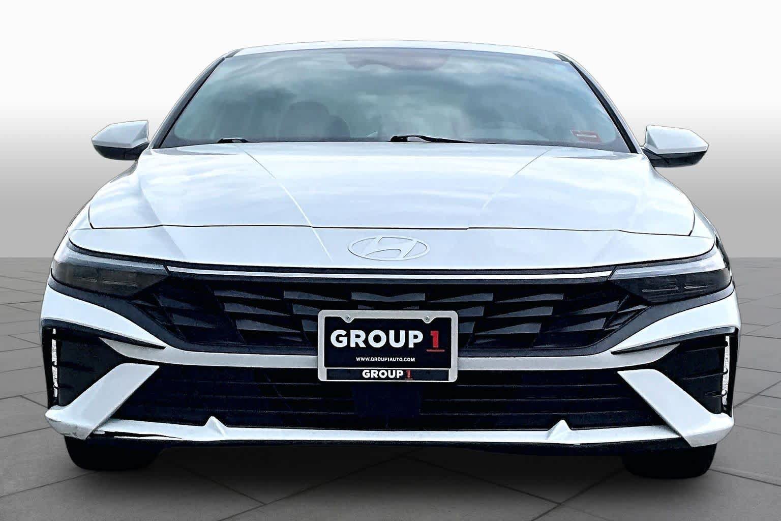 Used 2024 Hyundai Elantra SEL w/ Convenience Package FWD image 4
