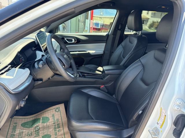 Used 2025 Jeep Compass Limited AWD/4WD image 16