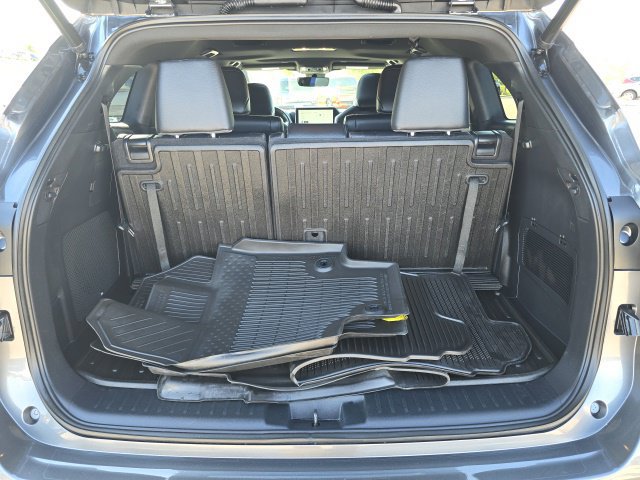 Used 2023 Toyota Highlander XSE FWD image 18