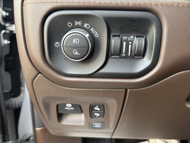 Used 2025 RAM 1500 Limited AWD/4WD image 30