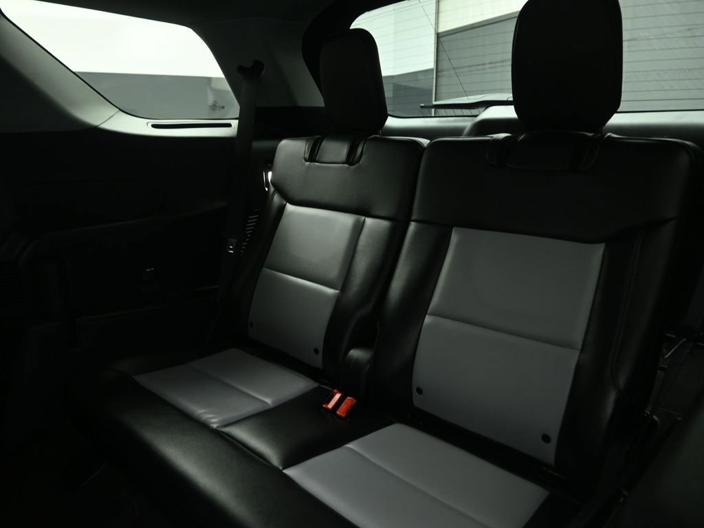 Certified 2022 Ford Explorer XLT w/ Equipment Group 202A image 18