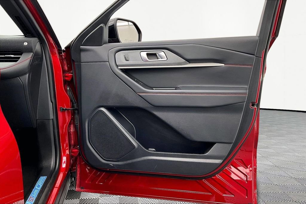 Certified 2025 Ford Explorer ST-Line w/ ST-Line Street Pack image 24