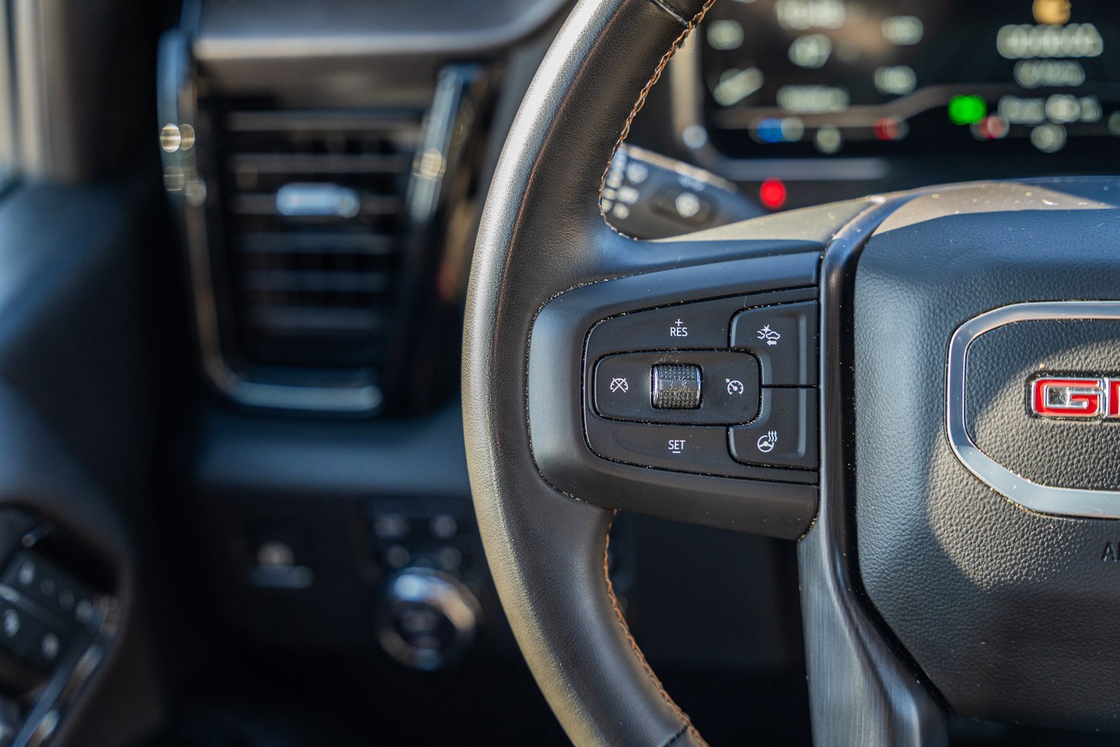 Used 2024 GMC Sierra 2500 AT4 w/ AT4 Premium Plus Package image 38