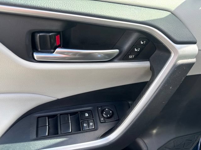 Used 2021 Toyota RAV4 XLE Premium AWD/4WD image 22
