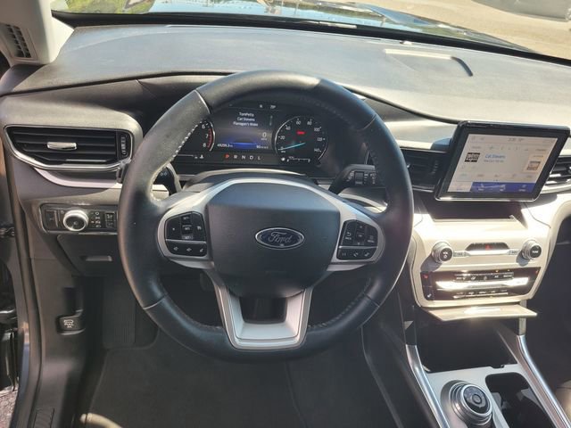 Certified 2022 Ford Explorer XLT w/ Equipment Group 202A RWD image 30