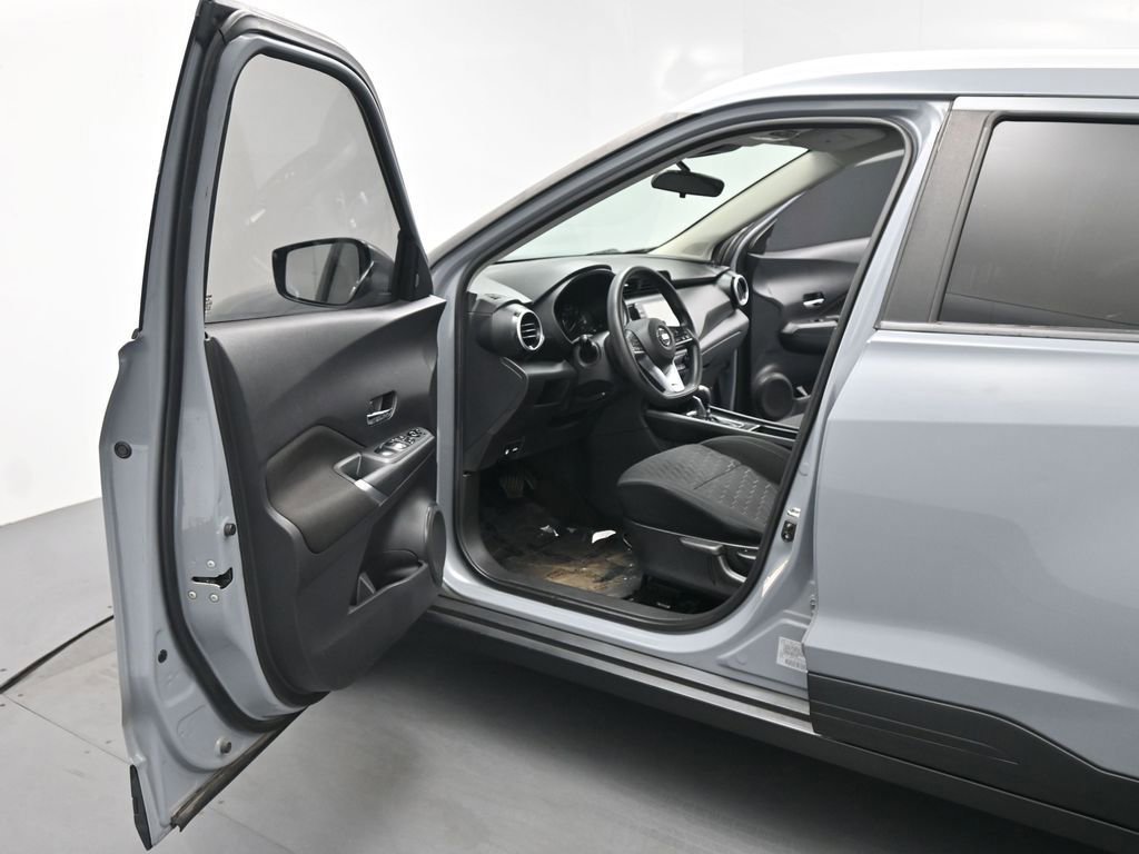 Used 2021 Nissan Kicks SV image 38