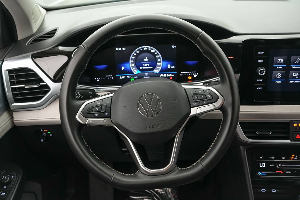 Used 2025 Volkswagen Taos SE AWD/4WD image 13