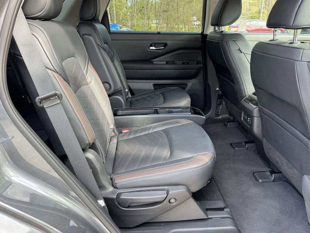 Used 2023 Nissan Pathfinder Platinum image 20