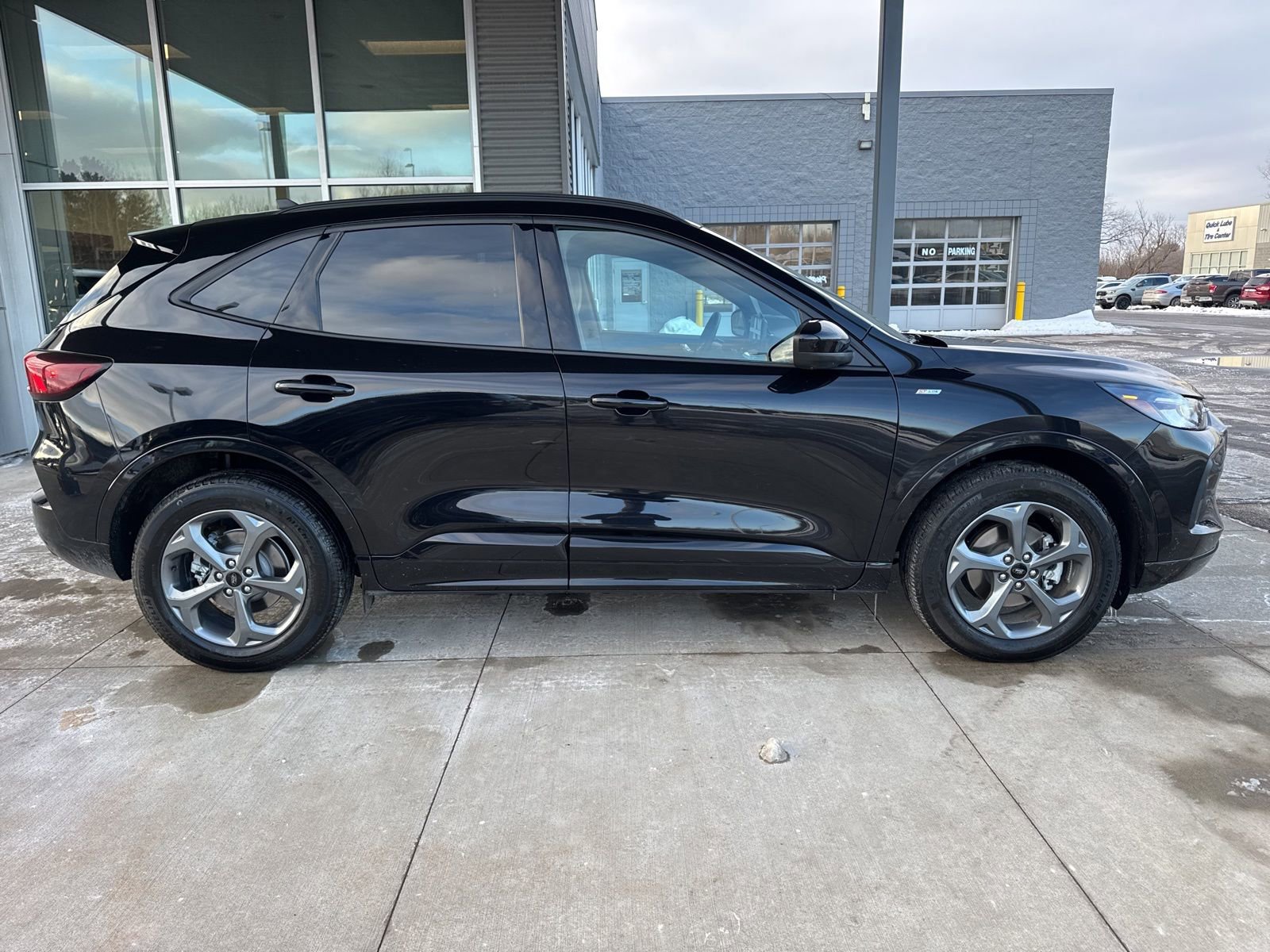 Certified 2024 Ford Escape ST-Line Select w/ Tech Pack #2 image 2