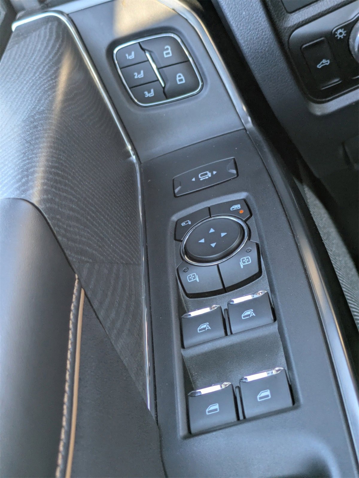 Certified 2024 Ford F250 Platinum image 29