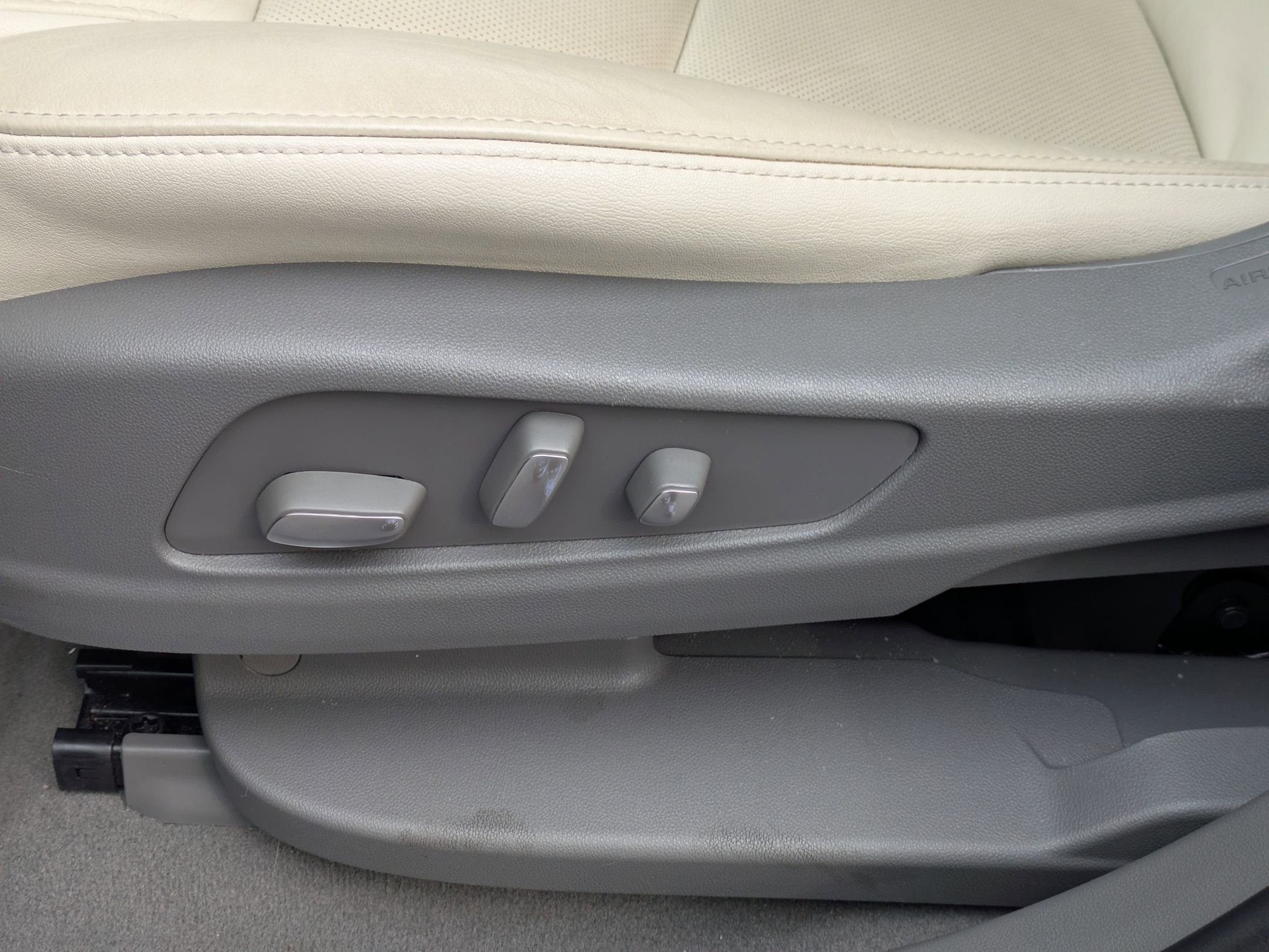 Used 2019 Cadillac XT5 Premium Luxury w/ Driver Assist Package image 14