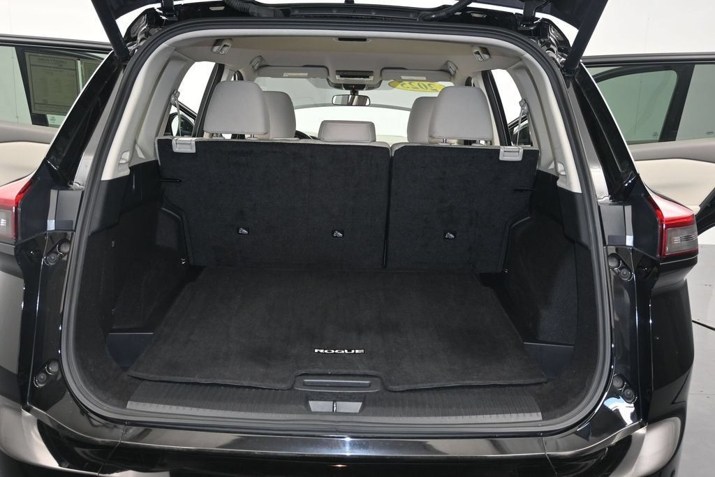 Used 2025 Nissan Rogue SV FWD image 11