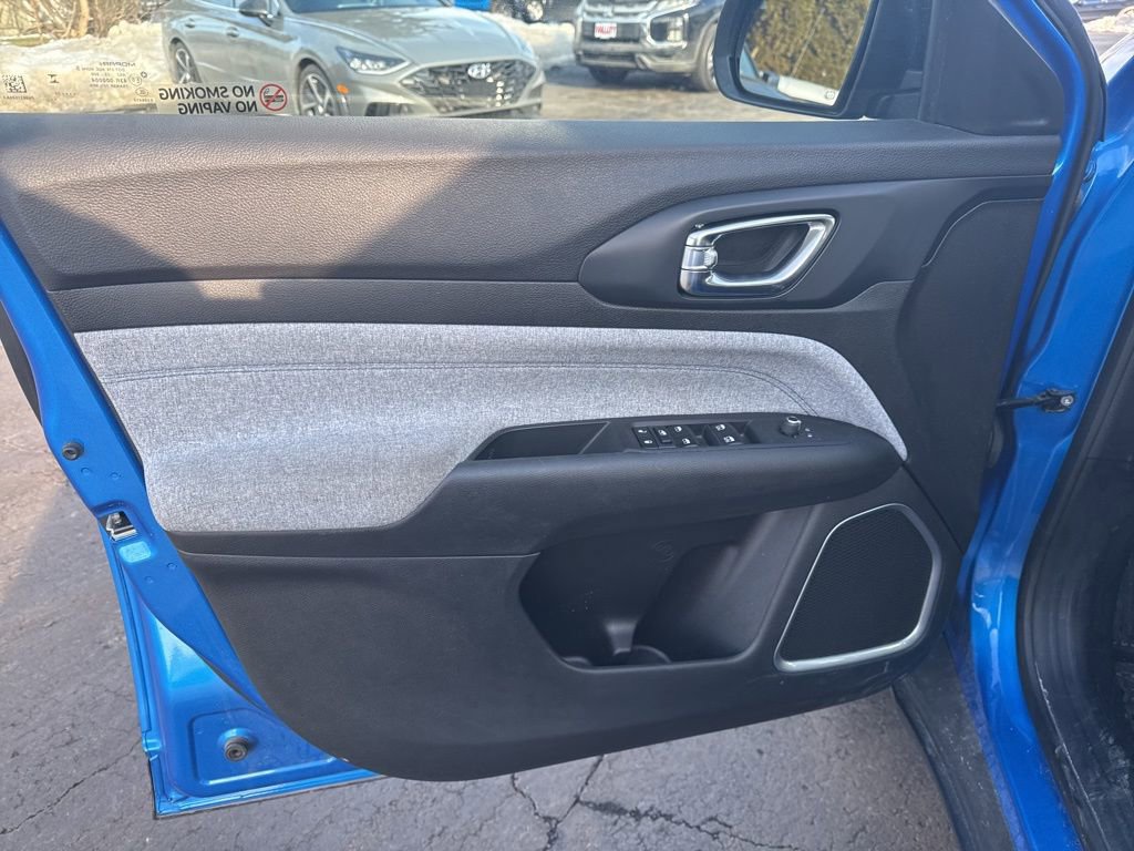 Used 2023 Jeep Compass Latitude w/ Convenience Group image 16