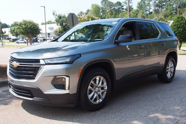 Used 2023 Chevrolet Traverse LS FWD image 3
