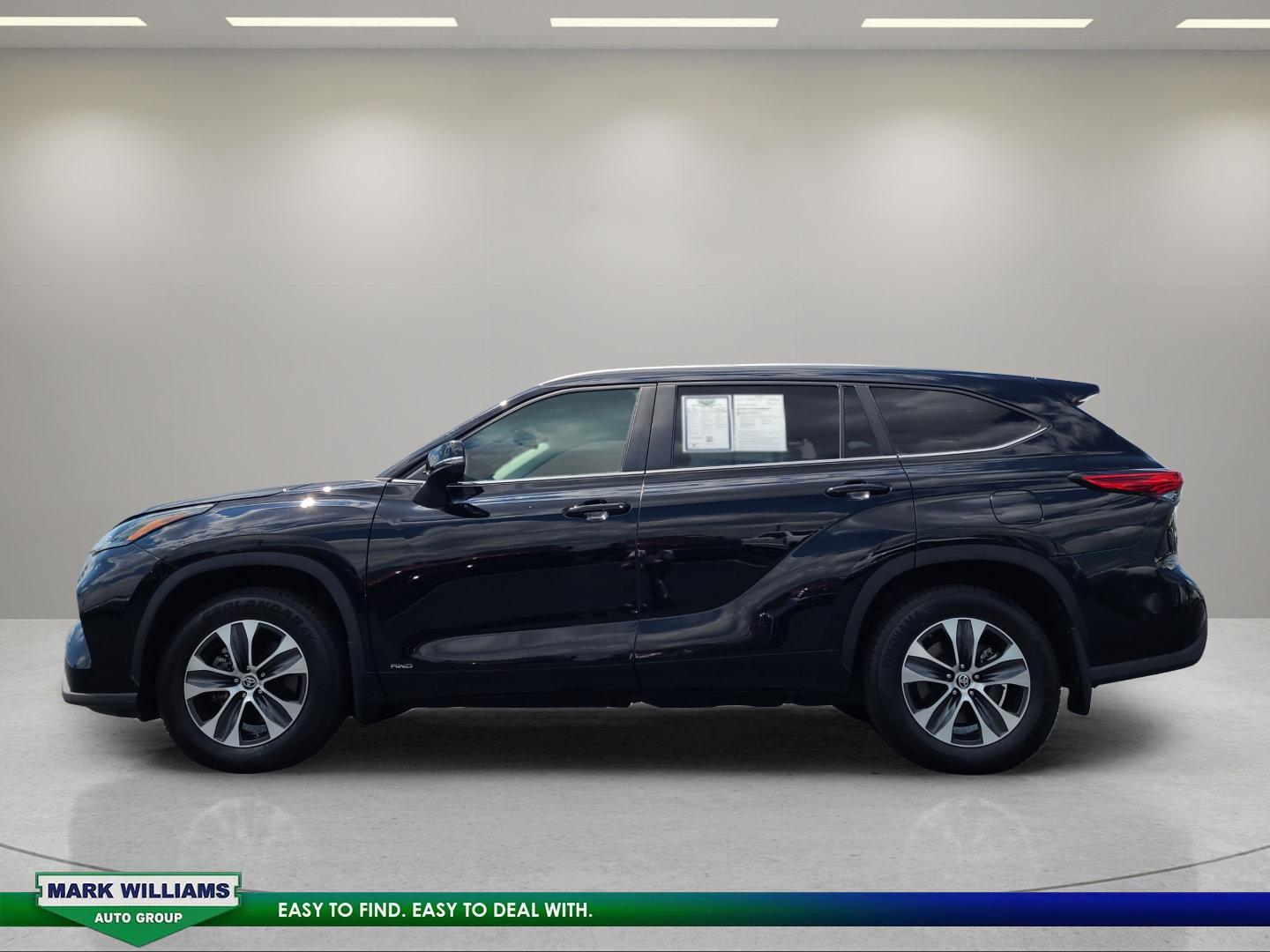 Used 2023 Toyota Highlander XLE AWD/4WD image 7