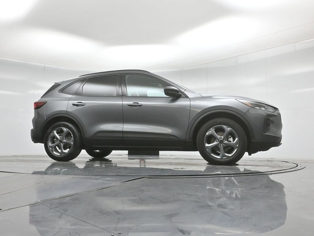 Certified 2025 Ford Escape ST-Line image 9