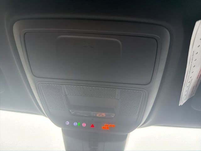 Used 2025 Chevrolet Traverse LT w/ Driver Confidence Package image 38