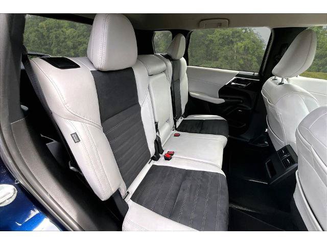 Used 2025 Mitsubishi Outlander SE FWD image 23
