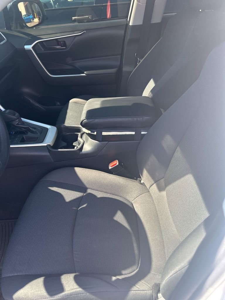 Used 2021 Toyota RAV4 LE image 7