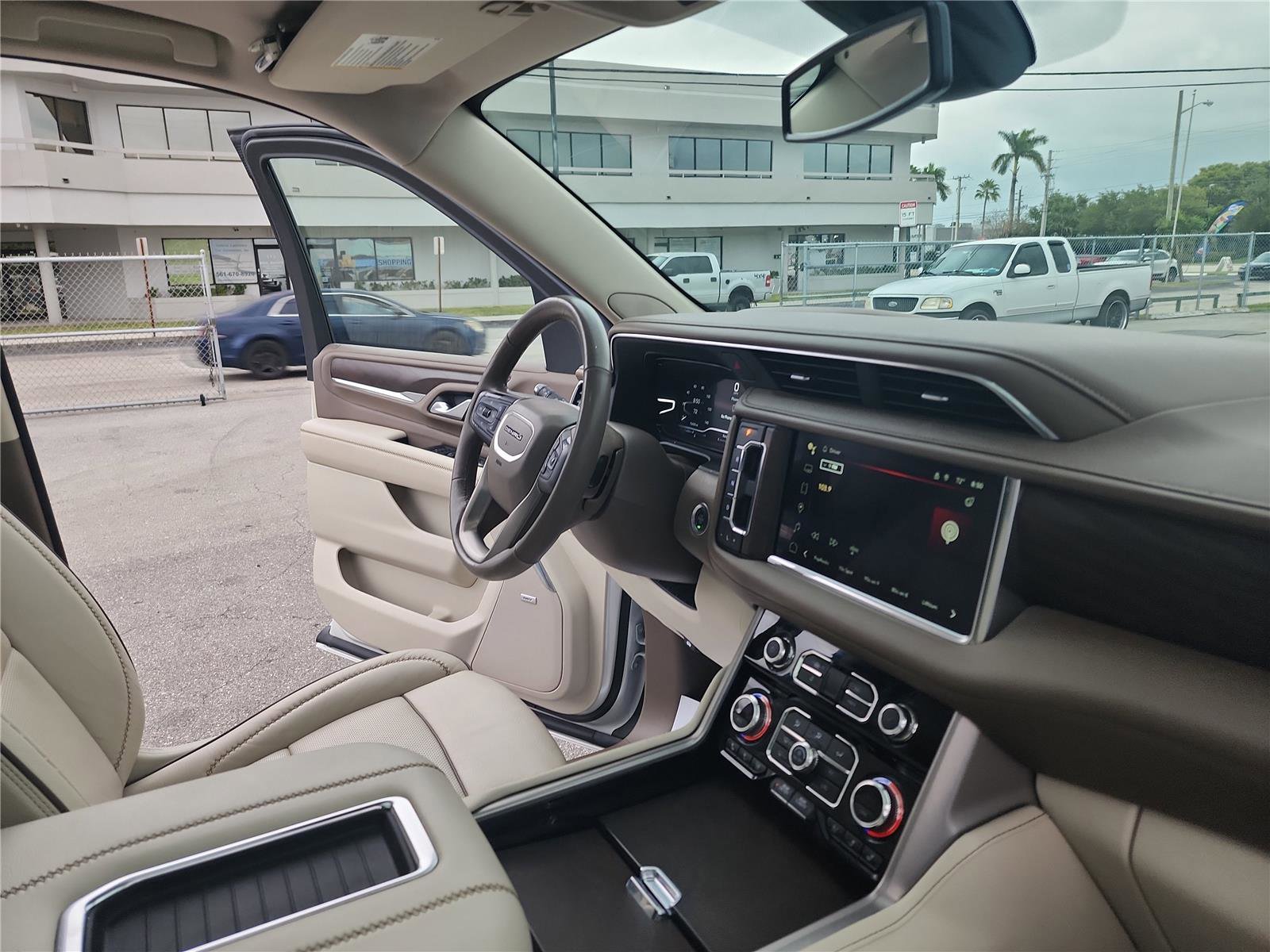 Used 2022 GMC Yukon XL Denali image 30