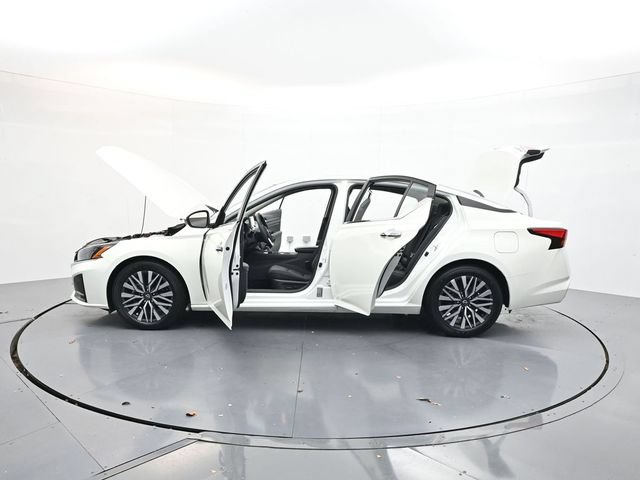 Used 2025 Nissan Altima 2.5 SV FWD image 43