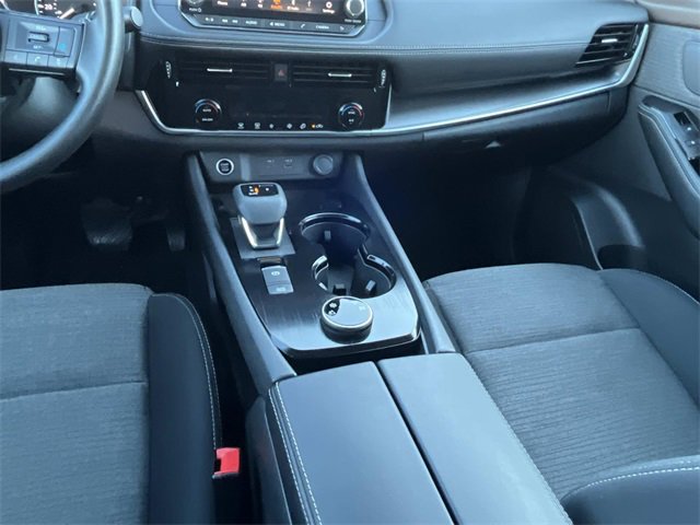 Used 2022 Nissan Rogue SV image 16