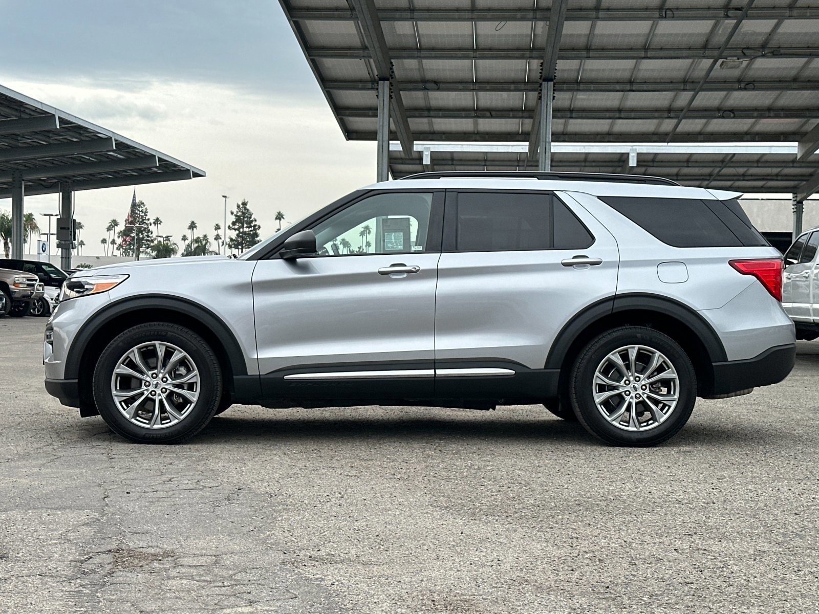 Certified 2022 Ford Explorer XLT w/ Equipment Group 202A image 2