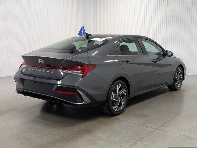 Used 2025 Hyundai Elantra SEL FWD image 19