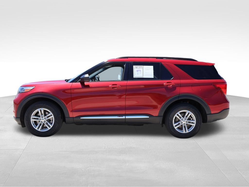 Certified 2022 Ford Explorer XLT w/ Equipment Group 202A AWD/4WD image 2