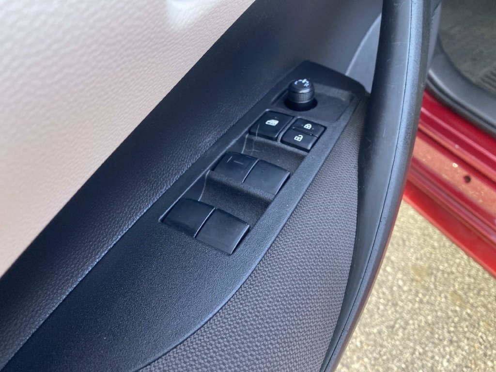 Used 2025 Toyota Corolla LE FWD image 17
