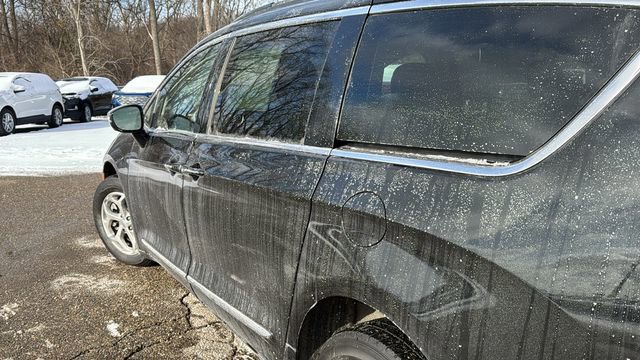 Used 2022 Chrysler Pacifica Limited image 5