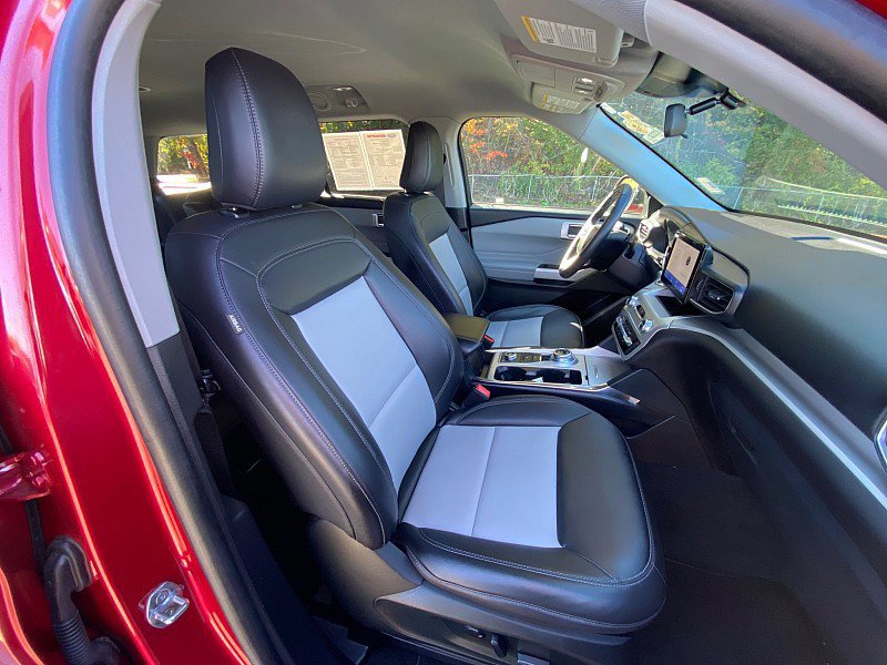 Certified 2022 Ford Explorer XLT w/ Equipment Group 202A image 30