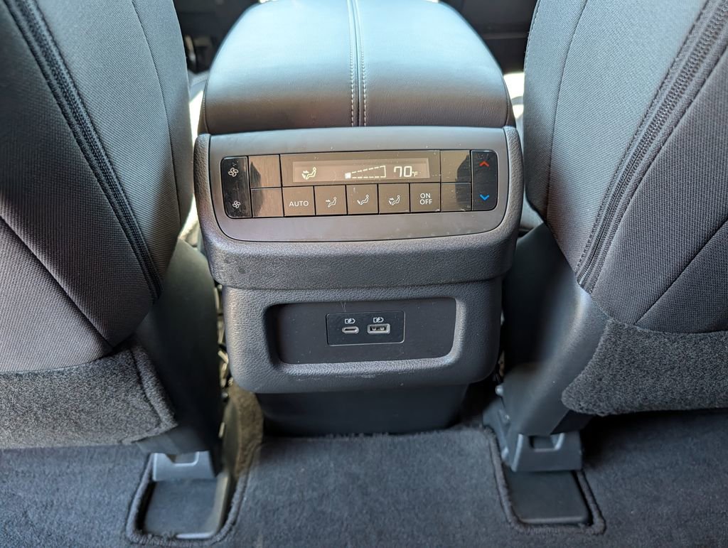 Used 2025 Nissan Pathfinder SV FWD image 26
