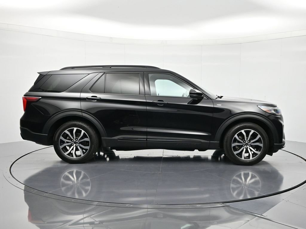 Certified 2025 Ford Explorer ST-Line w/ Premium Package RWD image 4