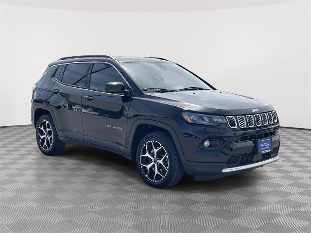 Used 2025 Jeep Compass Limited AWD/4WD image 5