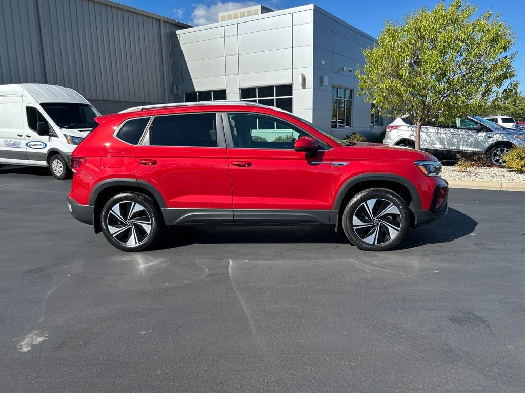 Used 2024 Volkswagen Taos SE AWD/4WD image 5
