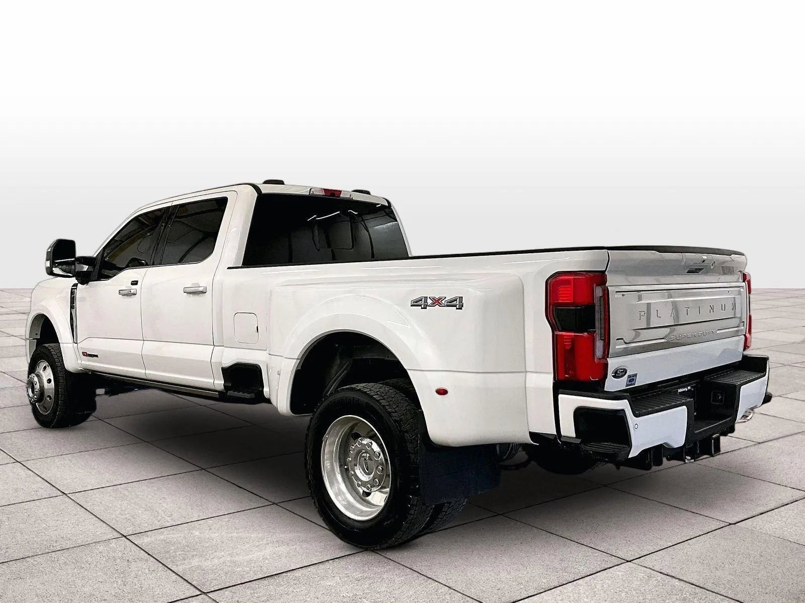 Certified 2025 Ford F450 Platinum w/ Platinum Plus Package AWD/4WD image 10