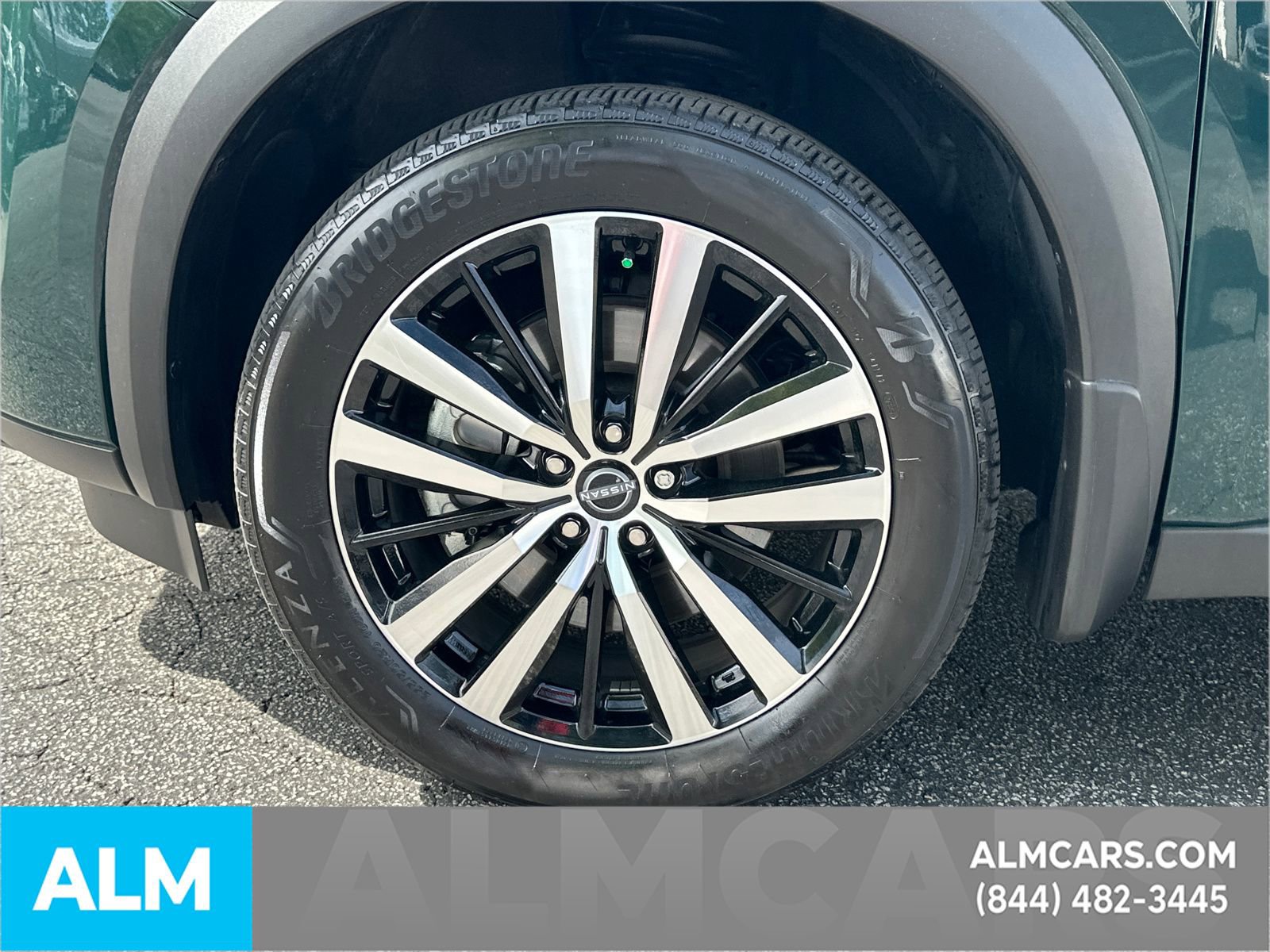 Used 2025 Nissan Pathfinder Platinum FWD image 32