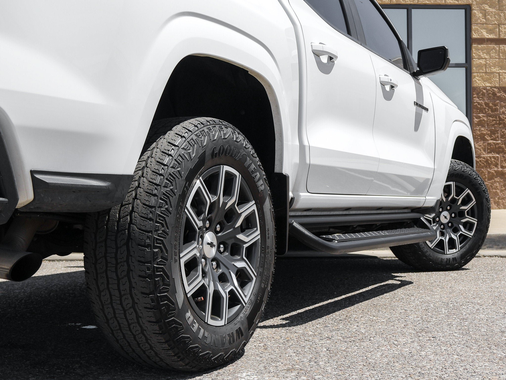 Used 2023 Chevrolet Colorado Z71 w/ Z71 Convenience Package 2 AWD/4WD image 11