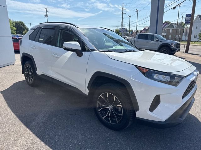 Used 2021 Toyota RAV4 LE AWD/4WD image 4
