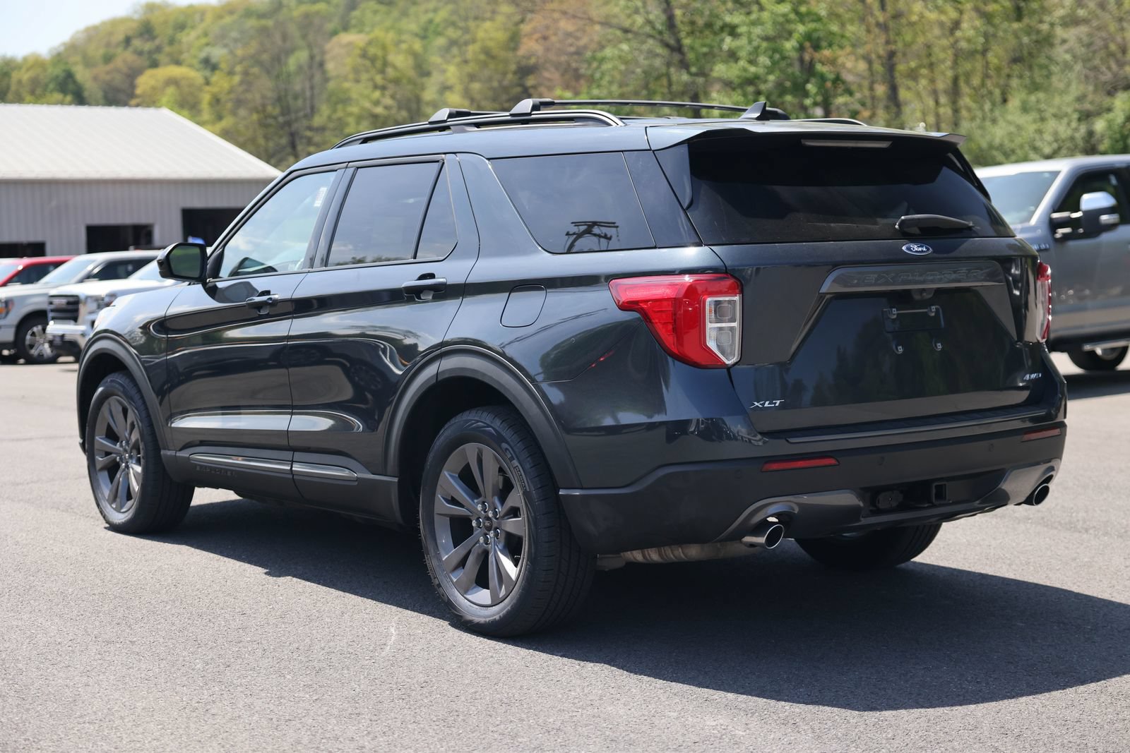 Certified 2023 Ford Explorer XLT w/ Equipment Group 202A AWD/4WD image 4